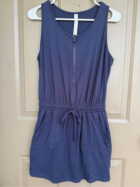 Rae Mode Navy Blue Sleeveless Half Zip Romper
Dress Small JP5057